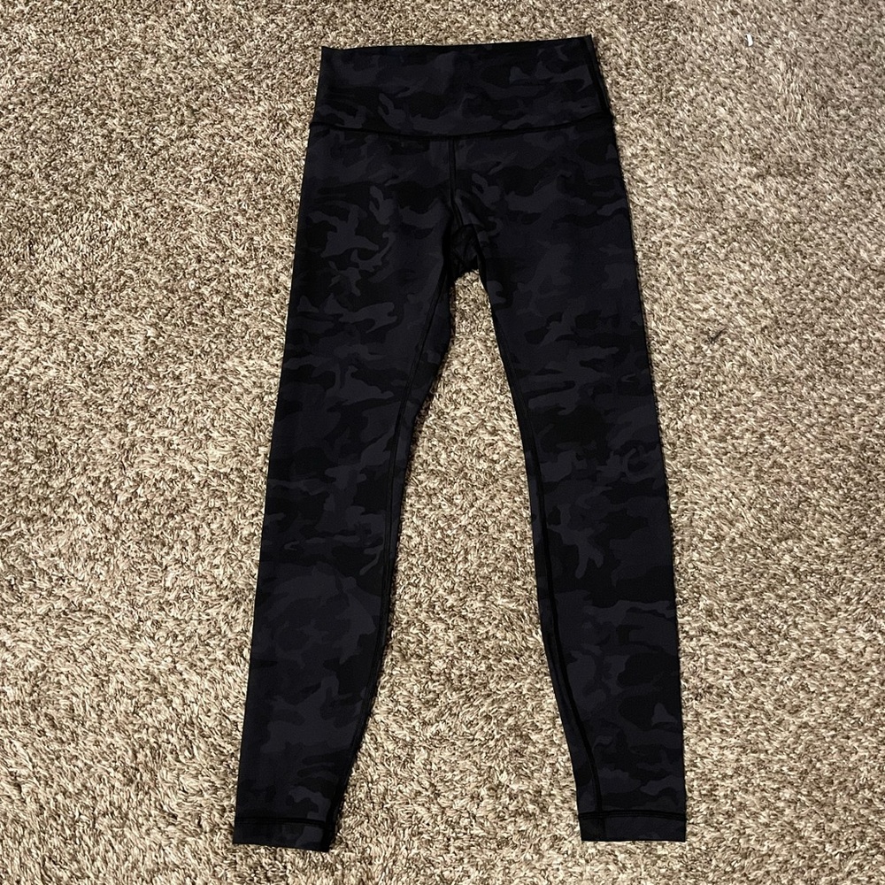 Wunder Under Leggings Size 8 Black Camo